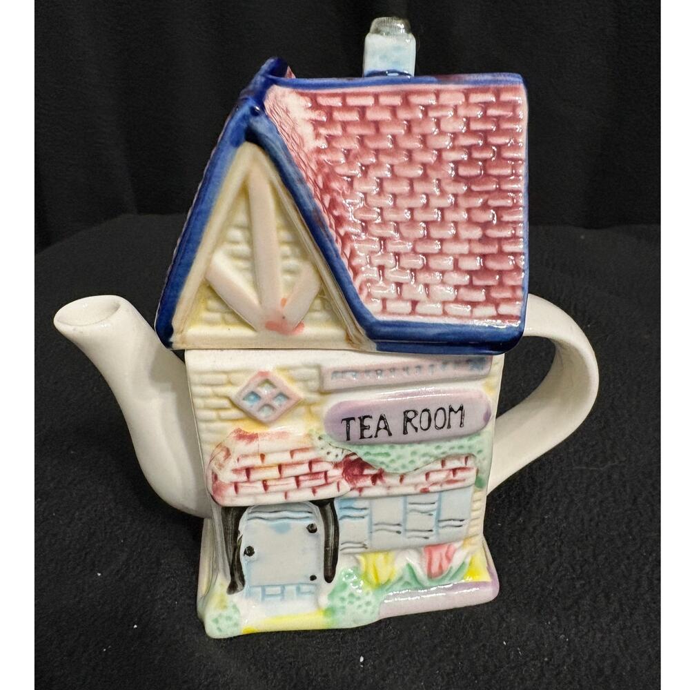 Houston Harvest 2000 Tea Room Shop Shaped Teapot